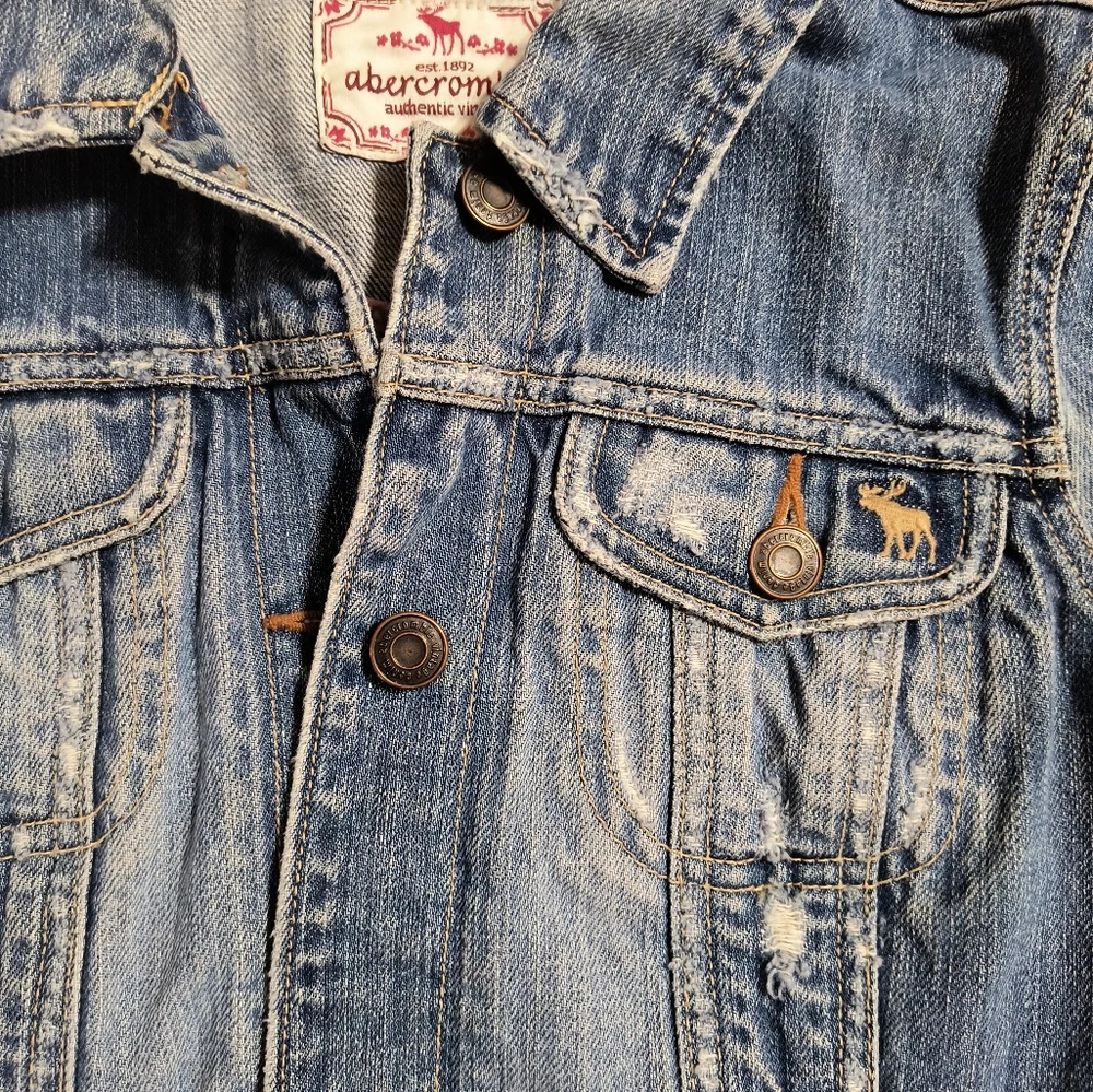 Abercrombie Vintage distressed blue jean denim jacket, size junior large - Picture 5 of 10